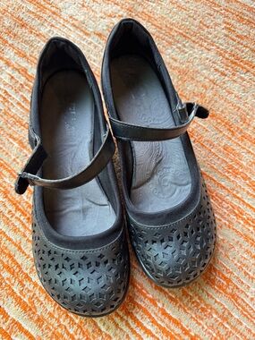 JBU Mary Jane Size 7.5